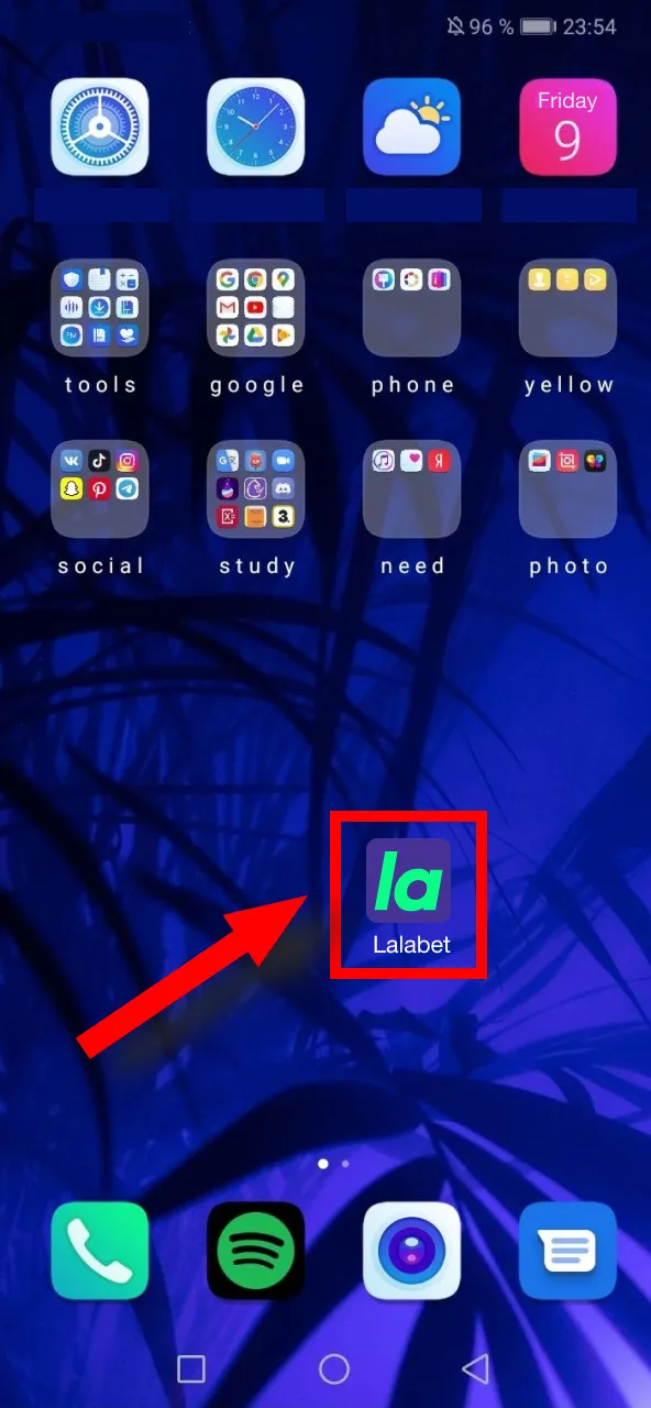 Open Lalabet APK, pas indien nodig de apparaatinstellingen aan en wacht op de installatie van de app.